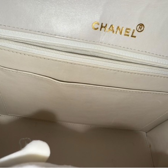 Vintage Chanel Turn Lock Chain Bag 1️⃣8️⃣0️⃣0️⃣ - Picture 10 of 13